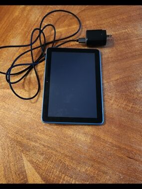 Amazon 7" Tablet with Blue Trim and Charger